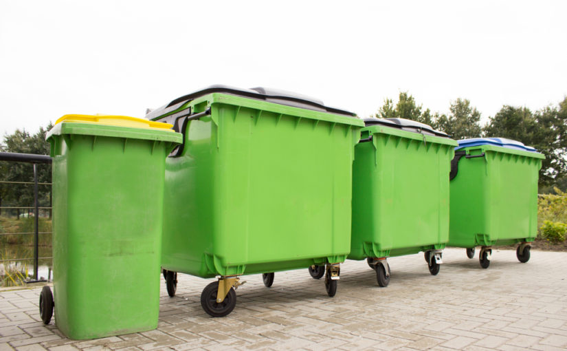 Kontenery na śmieci i gruz – jak skutecznie separować odpady?